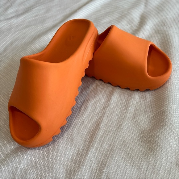 Yeezy Slides Enflame Orange Mens Size 7 Foam Adidas Flip Flop Slip On Sporty